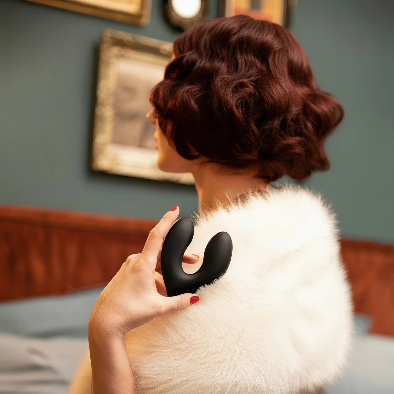 Rosy Gold – Wearable Vibrator with Luxury Charging Case – Black
